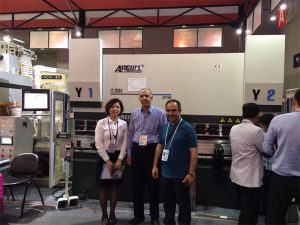 अर्ल खरबूज ग्राहक आमच्या प्रदर्शनास भेट देतात