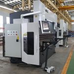 रोबोटसह उच्च कार्यक्षमता हायड्रॉलिक सिंक्रोनाइझेशन प्रेस ब्रेक