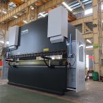 सीएनसी हायड्रॉलिक सर्व्हो हायड्रोलिक स्टेनलेस स्टील लोह स्टील प्लेट एनसी प्रेस ब्रेक झुकाव तलाव मशीन